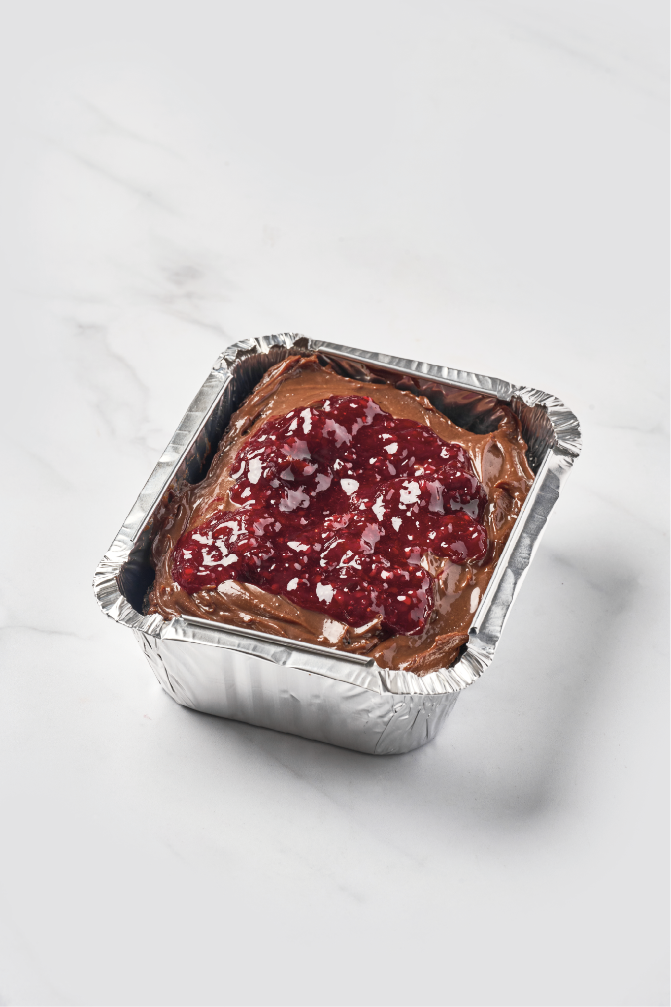 Torta Roja con chocolate y mermelada de fresas y moras — TORTA